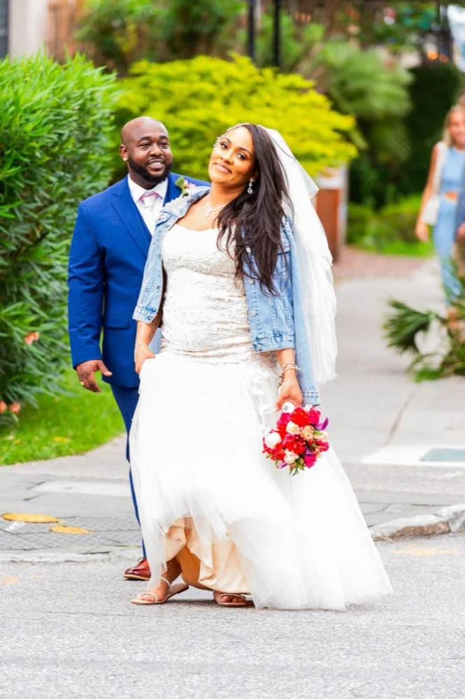 Candid downtown Charleston elopement at Pineapple Fountain